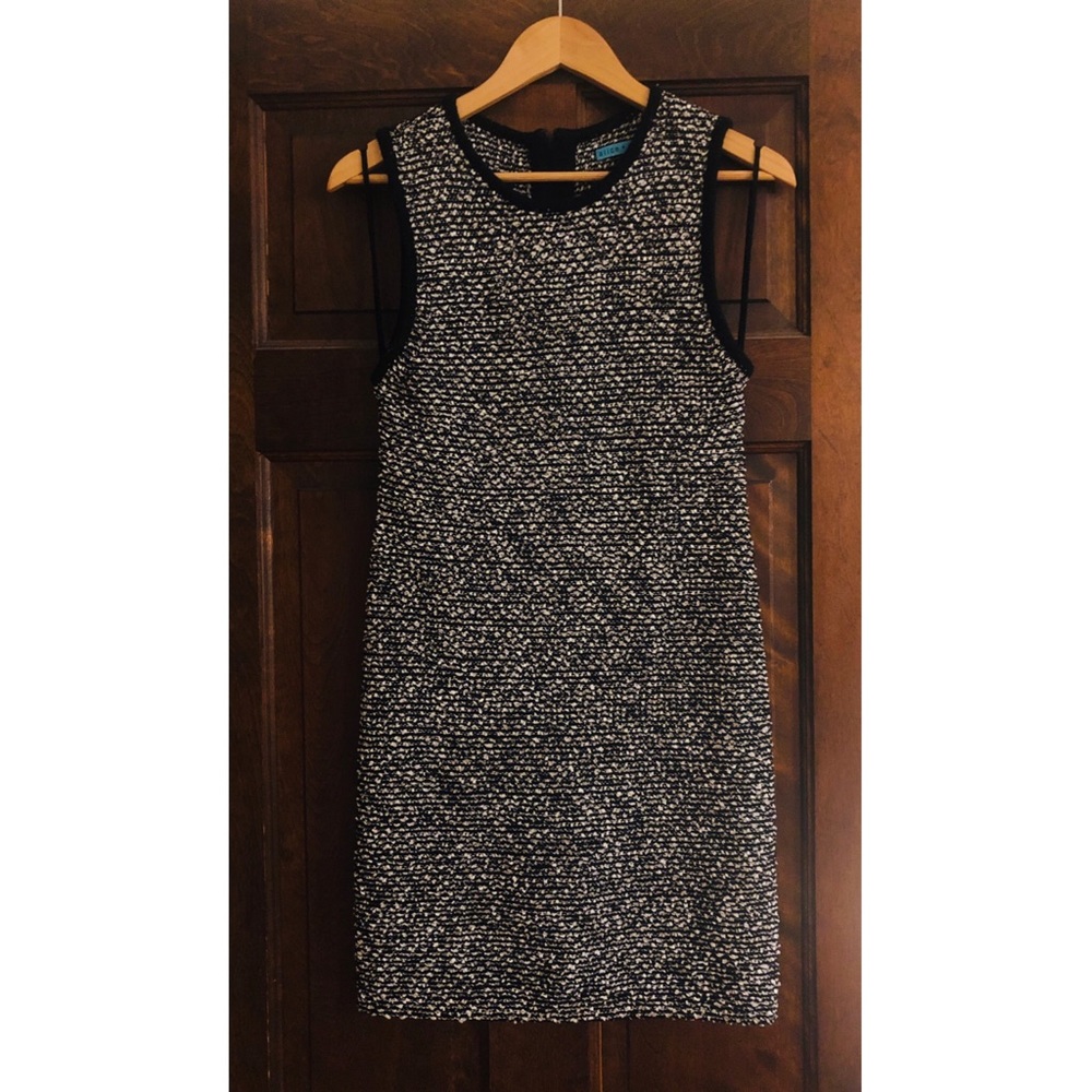 NWOT Alice + Olivia form fitting sweater dress, S